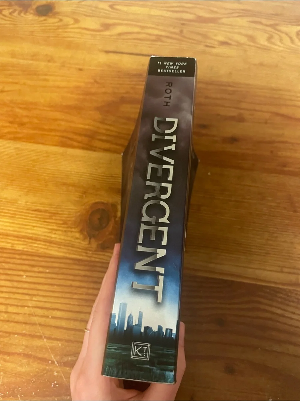 Divergent by Veronica Roth - Blue Cover Paperback